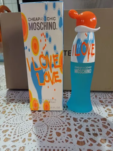 Perfume I Love Love Moschino original de 50 ml novo, só foi aberta a caixa