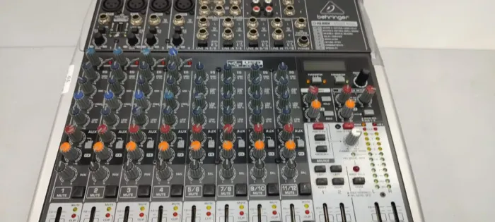 MESA BEHRINGER XENNYX QX1622 USB SEMINOVA TOP