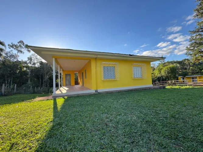 Sítio com casa em Taquara - lareira e galpão de pedra com escritura  