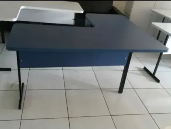 mesa L azul perna de ferro nova