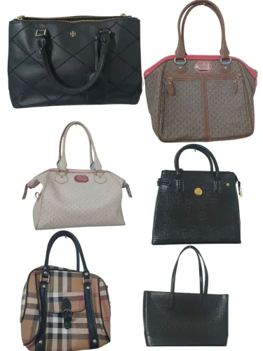 Bolsas de diversas marcas e estilos