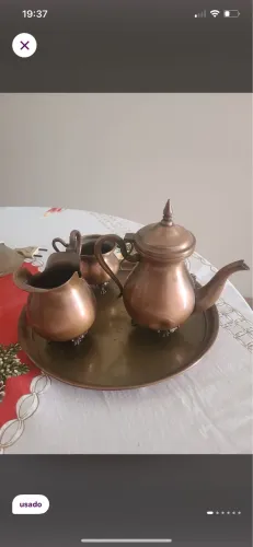 Conjunto antigo de bule, leiteira e açucareiro em cobre com bandeja
