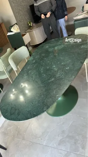 Mesa orgânica em mármore verde Guatemala