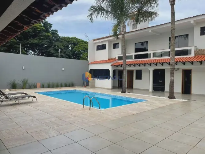 Sobrado a venda Zona 02 a duas quadras da catedral, ao lado da Av Cerro Azul.