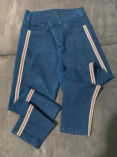 Calça Jeans Azul com Listras Laterais