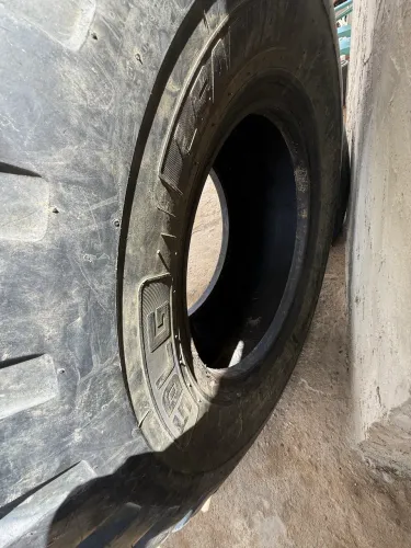 Vendo Pneu de Carregadeira