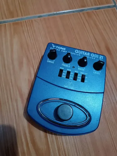 Pedal Behringer GDI21 (Simulador de Amplificador)