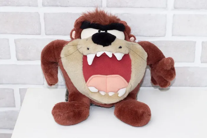 boneco de pelucia taz mania looney tunes - não funciona