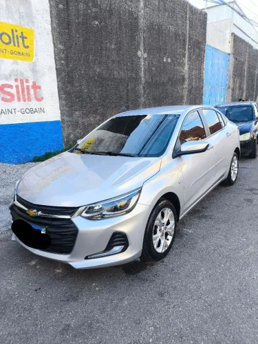 Onix sedan turbo, última semana.