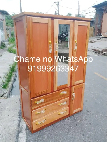 Guarda roupa com espelho