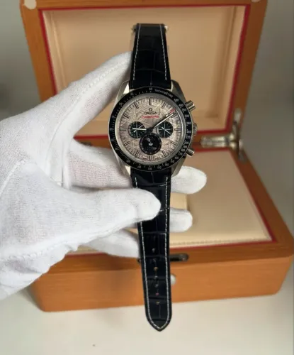 Relógio Omega Speedmaster - Luxo e Precisão
