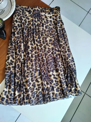 Saia plissada animal print malha