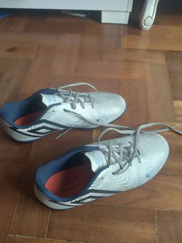 Chuteira Umbro orbit