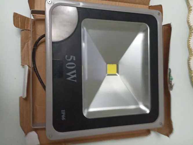 Refletor LED 50W IP66 - Iluminação Potente e Econômica