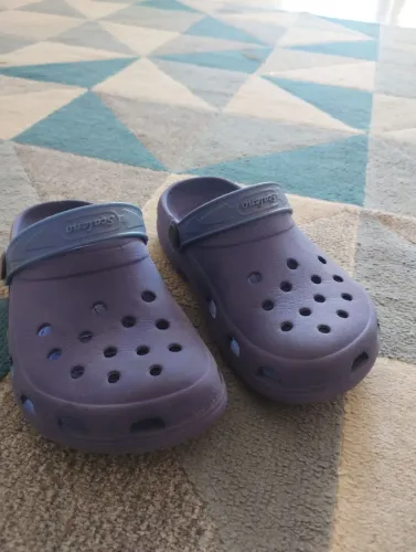 Tipo Crocs scaleno tamanho 29 roxo