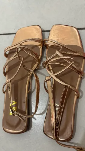 Rasteira Rose com detalhes trançados NOVA