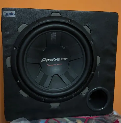 Subwoofer Pioneer TS-W311D4 1400W + Taramps BASS 400 1 canal 2ohms