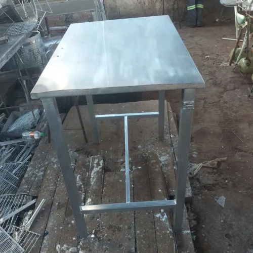 Mesa de inox bem reforçada com os metalon de 91cmx60cm