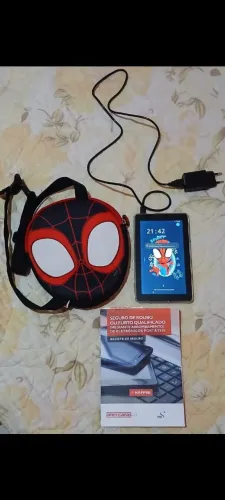 Vende se um Tablet Positivo 64gb com capinha carregador e bolsa completo