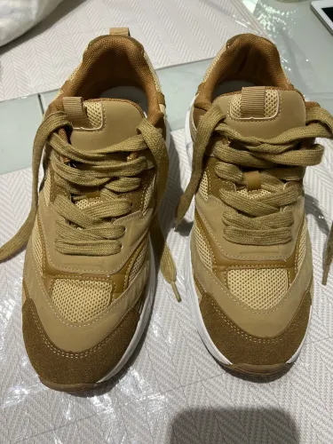Tênis feminino Arezzo