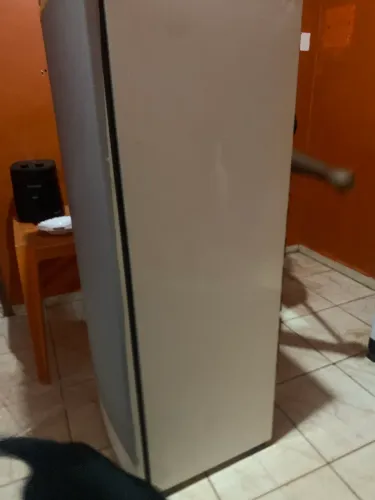 Vende uma geladeira