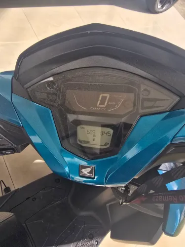 Moto impecável