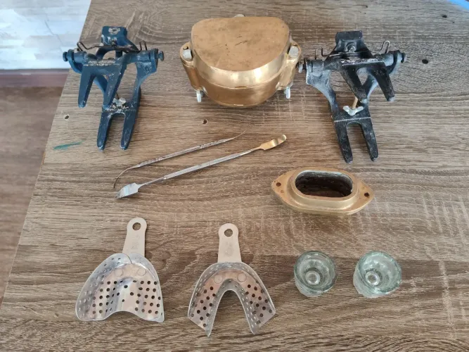 Kit para curso de prótese dentária.