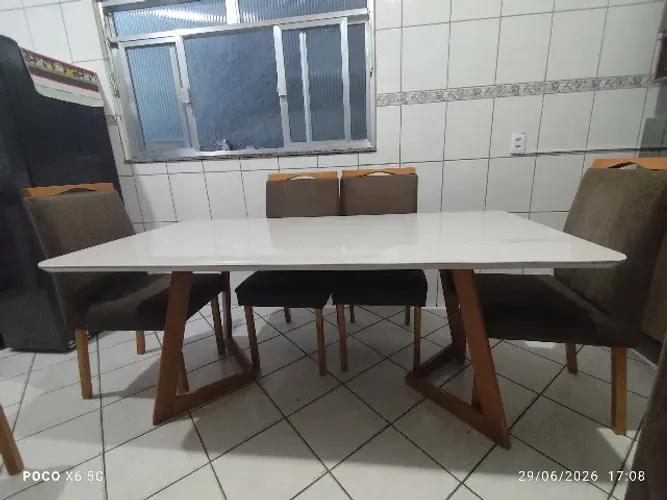 Mesa de Jantar com 6 cadeiras