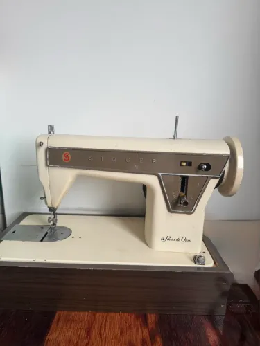 Máquina de costura Singer