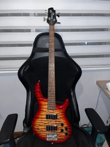Baixo Cort Action DLX 4 cordas