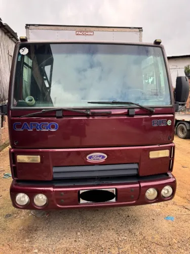 Ford Cargo 815E 2009/2010 - Baú Seco c/ Porta Lateral - Doc OK