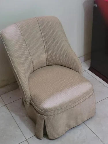 Poltrona Baixa com Saia para Sala / Quarto