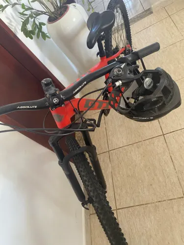 VENDO bicicleta aro 29 quadro 15 pouco uada