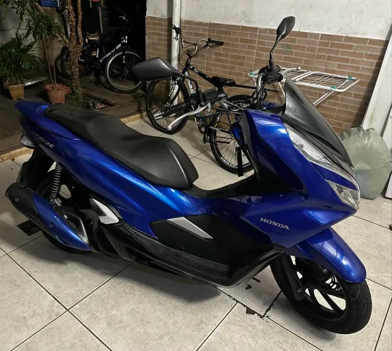 PCX DLX 2022