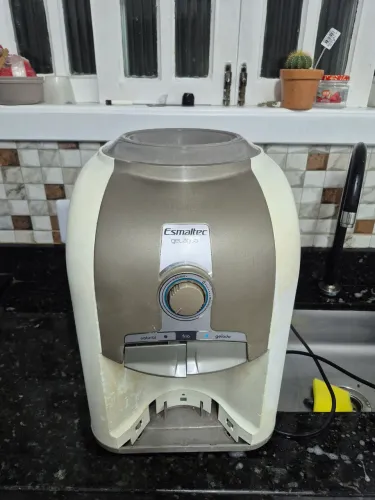 Filtro de água motor de geladeira funcionando