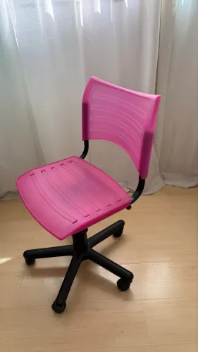 VENDO CADEIRA GIRATÓRIA ROSA
