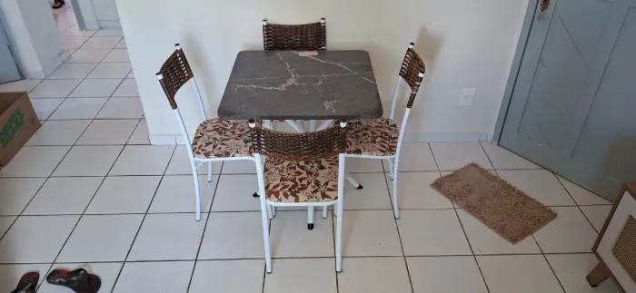 Mesa 4 cadeiras mármore