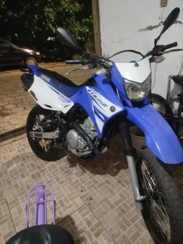 Vende-Se Lander 2017, Moto de procedência!
