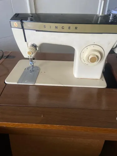 Máquina de costura Singer