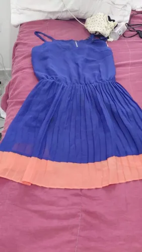 Vestidos, saias e roupas no atacado