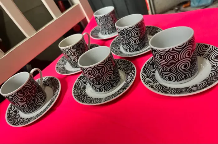 Vendo lindo conjunto completo de xícaras para café expresso da marca Grão Café. M