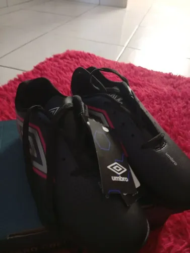 Chuteira Umbro Original Na Caixa Modelo Infantil Cannon