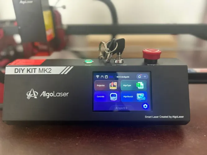  VENDO MAQUINA DE GRAVAÇÃO E CORTE A LASER ( APENAS TESTADA) ACOPANHA 50 MDF <br>?1800,00