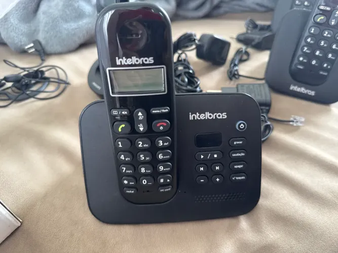 Vendo telefone sem fio Intelbras com base, secretária eletrônica e 3 ramais