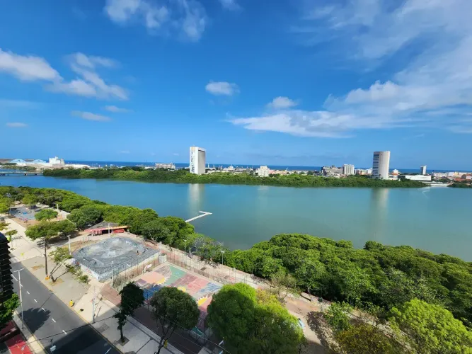 Apartamento andar alto, com vista pro Rio , três quartos na Rua da Aurora