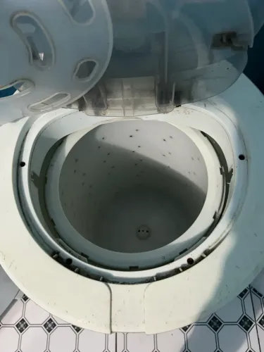 Máquina de lavar e centrifugadora