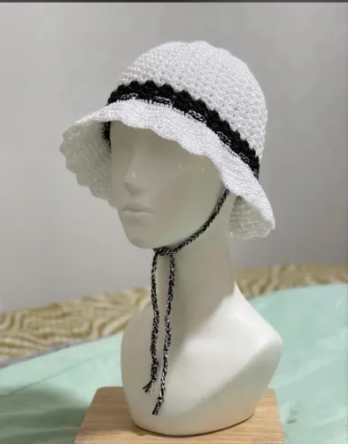 Touca de crochê artesanal branca