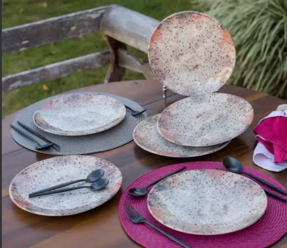 Conjunto de pratos e xícaras 