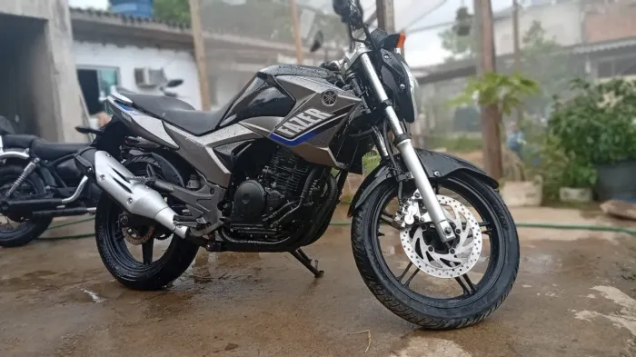 Vendo fazer 250cc preta moto toda revisada 