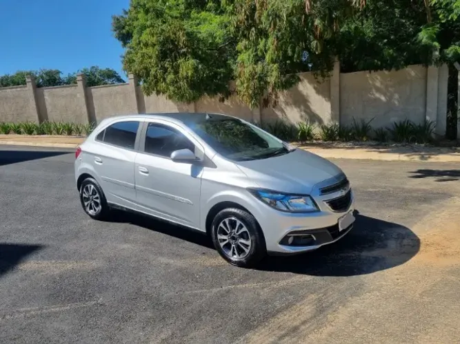 Chevrolet Onix Hatch LTZ 1.4 8V Flex Power Mec. 4P 2016